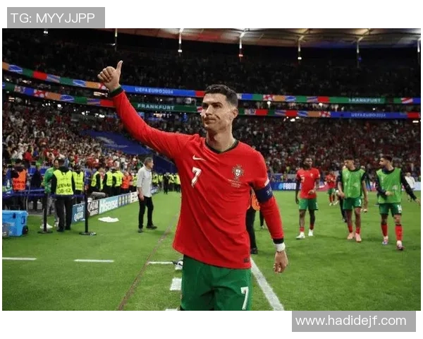 C罗最新动态揭秘足球明星在赛场外的生活与未来计划 C罗最新动态揭秘足球明星在赛场外的生活与未来计划