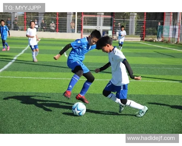 小可乐足球带你领略激情四溢的绿茵场景与少年梦想的完美结合