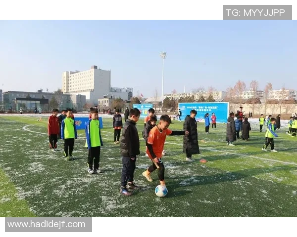 足球思维培养助力青少年全面发展与团队合作能力提升的探索与实践 足球思维培养助力青少年全面发展与团队合作能力提升的探索与实践